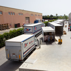 Sostanzialmente un trasporto da punto a punto dove il camion, principalmente a carico completo saturato per peso o per volume, parte dal punto A per arrivare al punto B con tempi fissi (carico/scarico, controlli e attese) trascurabili rispetto a quelli di viaggio.